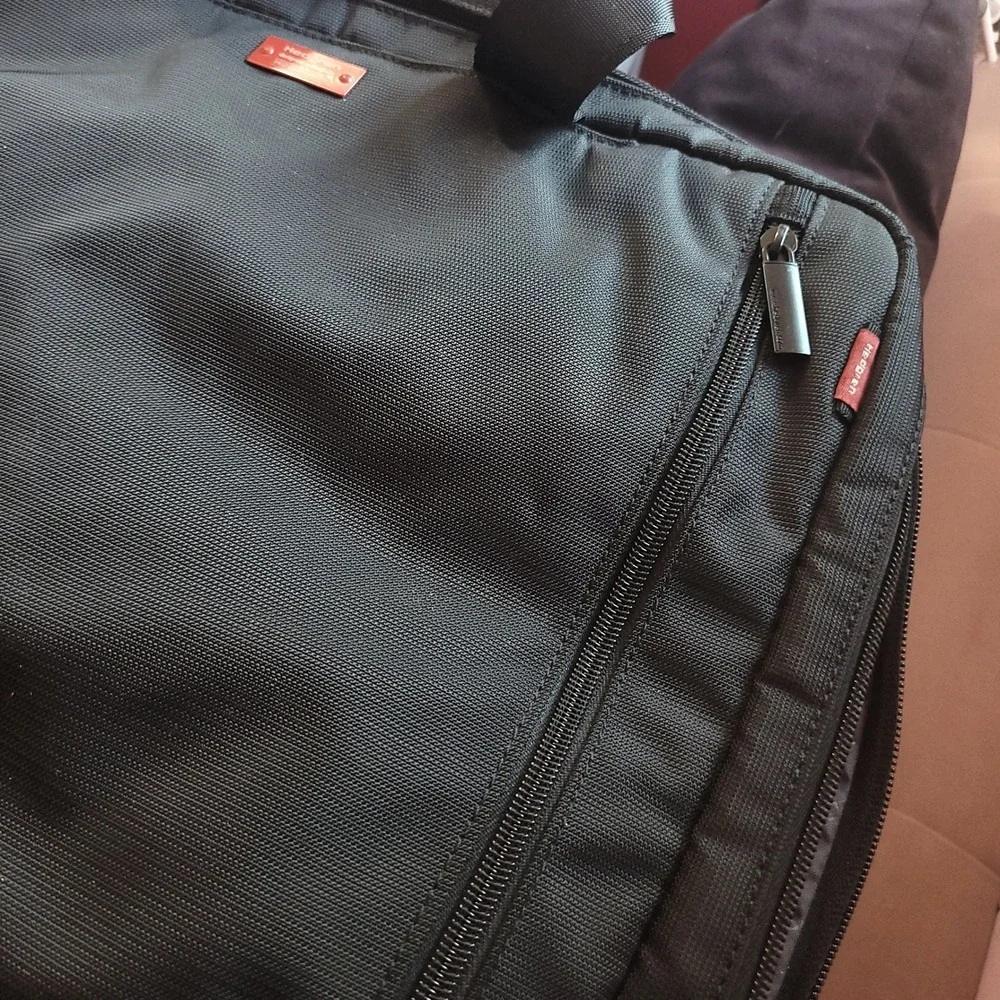 Hedgren Black‎ Laptop Briefcase Business Bag Belgium NEW Career Tech Work Strap